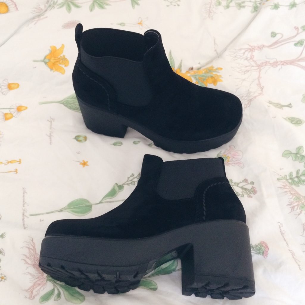 Heels size and pressure generated